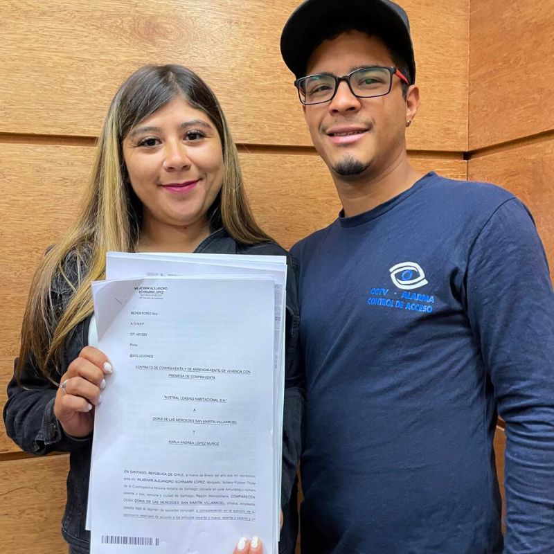 Familia en su casa nueva